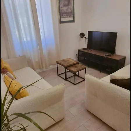 Port Lympia Lovely With Balcony & Ac Apartman *