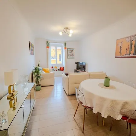 Port Lympia Lovely With Balcony & Ac Apartman